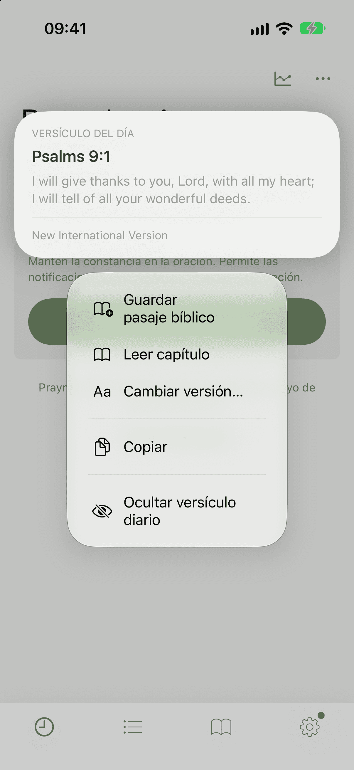 Menú del versículo del día con Guardar pasaje bíblico, Leer capítulo, Cambiar versión, Copiar y Ocultar versículo diario